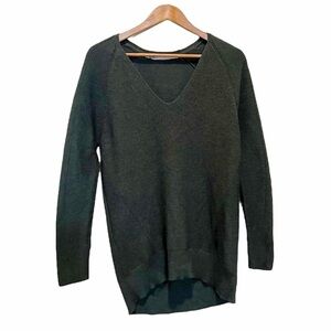 Athleta Hanover V-Neck Sweater Size XS Merino Extra Fine Wool Blend Green